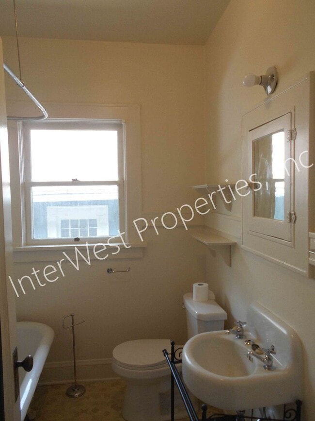 Building Photo - 2 Bedroom Home in the Alberta area with To...