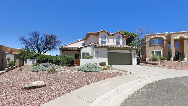 Building Photo - Beautiful 4 Bedroom 2.5 Bathroom House Located In The NE!