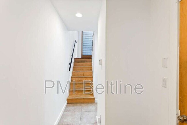 Building Photo - 988 DeKalb Ave NE