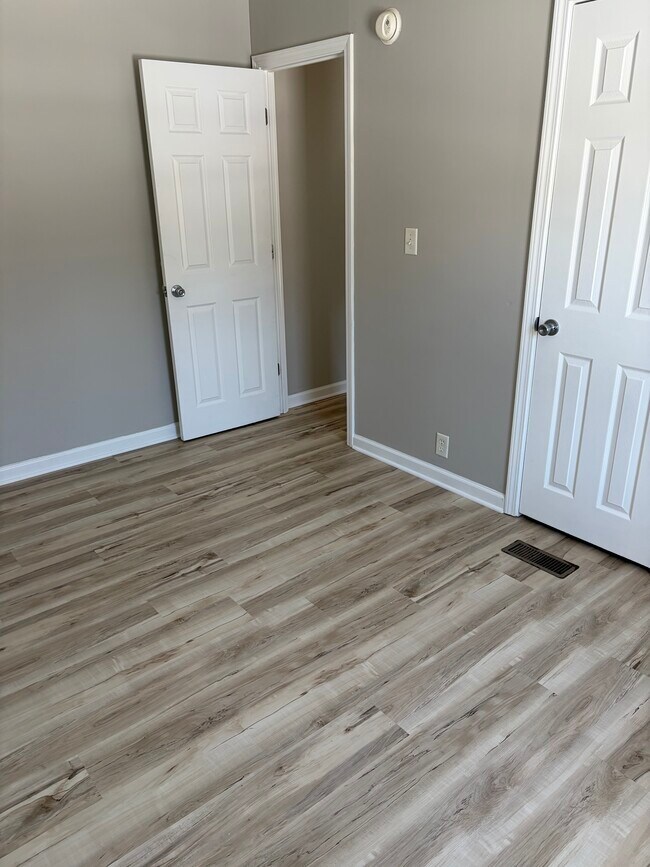 Building Photo - 509 N Madison St