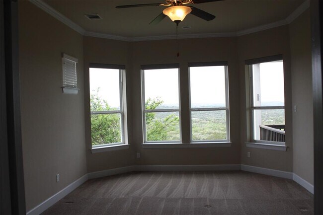 Building Photo - 393 Dayridge Dr