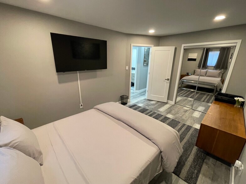 Building Photo - 29 Skyline Dr