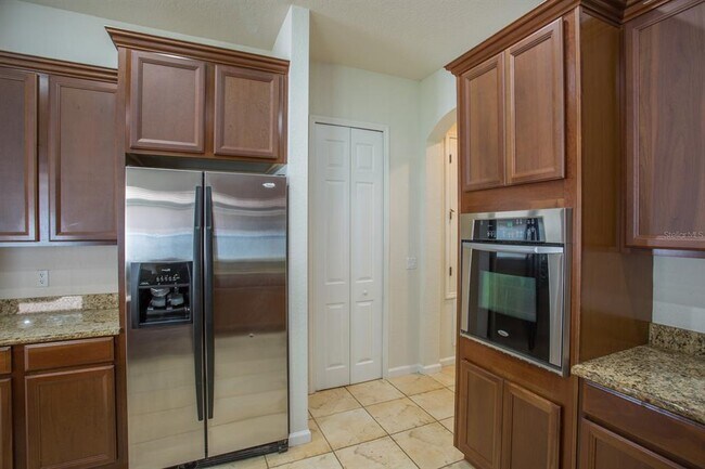 Building Photo - 3876 Shoreview Dr