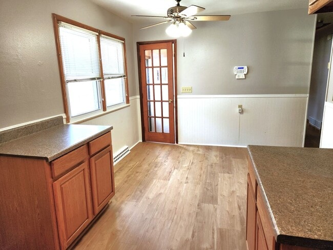 Building Photo - 3 bedroom, single family home - Available ...