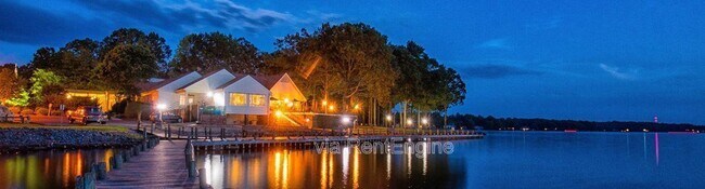 Building Photo - 102 Monroe St