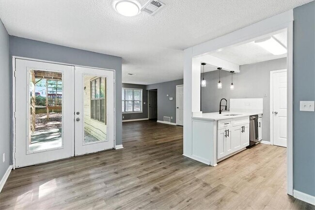 Building Photo - 3009 Hawthorne Pl