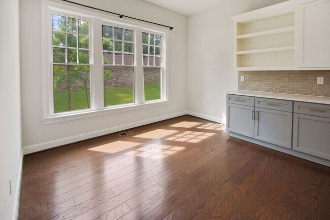 Building Photo - 5 Bed 4.5 Bath - Bethesda Single Family - ...