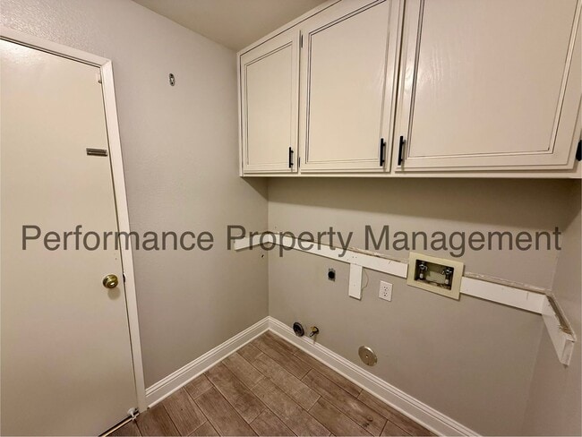 Building Photo - Stunning 4 Bed/2 Bath Riverlakes Home w/ Solar & $0 Deposit Option