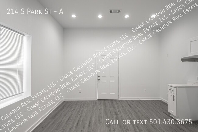 Building Photo - 214 S Park St