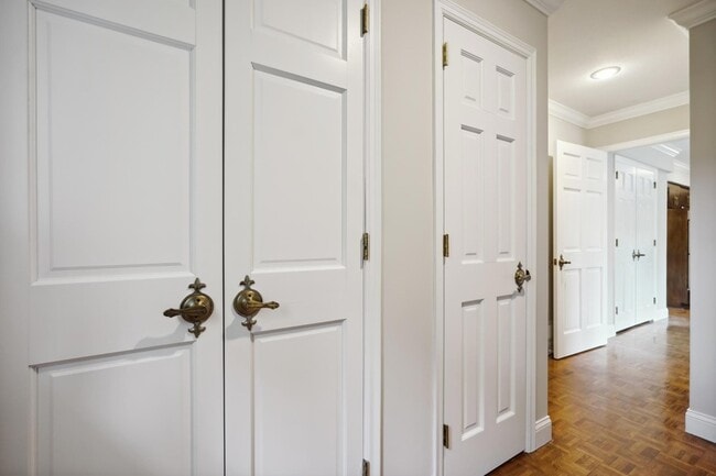 Building Photo - 5721 Londonderry Rd