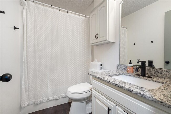 Building Photo - 9 Jordan Ln