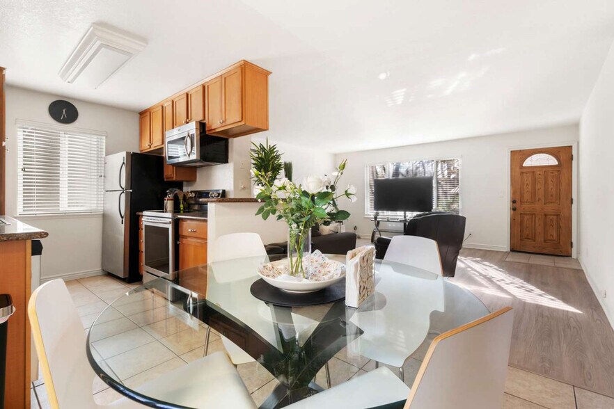 Building Photo - 1000 Estes St