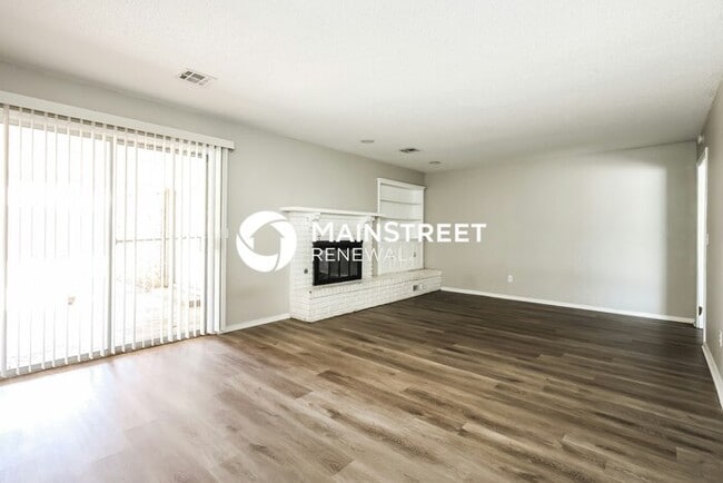 Building Photo - 4 Bedroom Pet-Friendly Home in Oklahoma City, OK with Main Street Renewal