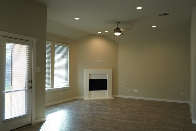 Building Photo - 3023 Jackmans Diamond