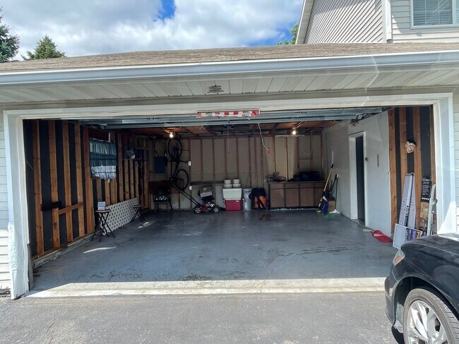 Building Photo - 185 Heather Ln