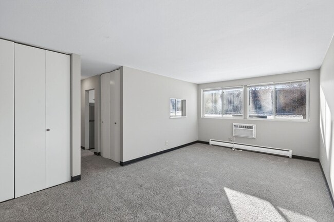 Building Photo - Spacious 2BR/1Bath Available Now!