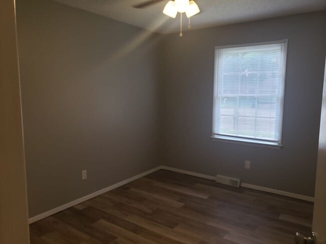 Building Photo - 1333 Meadowbrook Cir