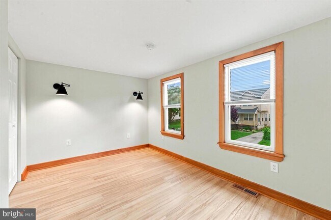 Building Photo - 705 Forrest St