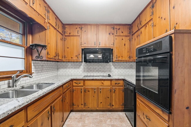 Building Photo - 1024 Hambrick Rd