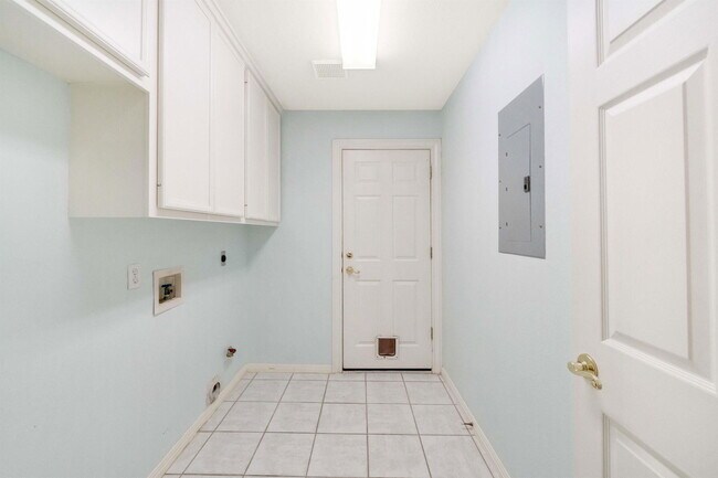 Building Photo - 11901 Jess Dr