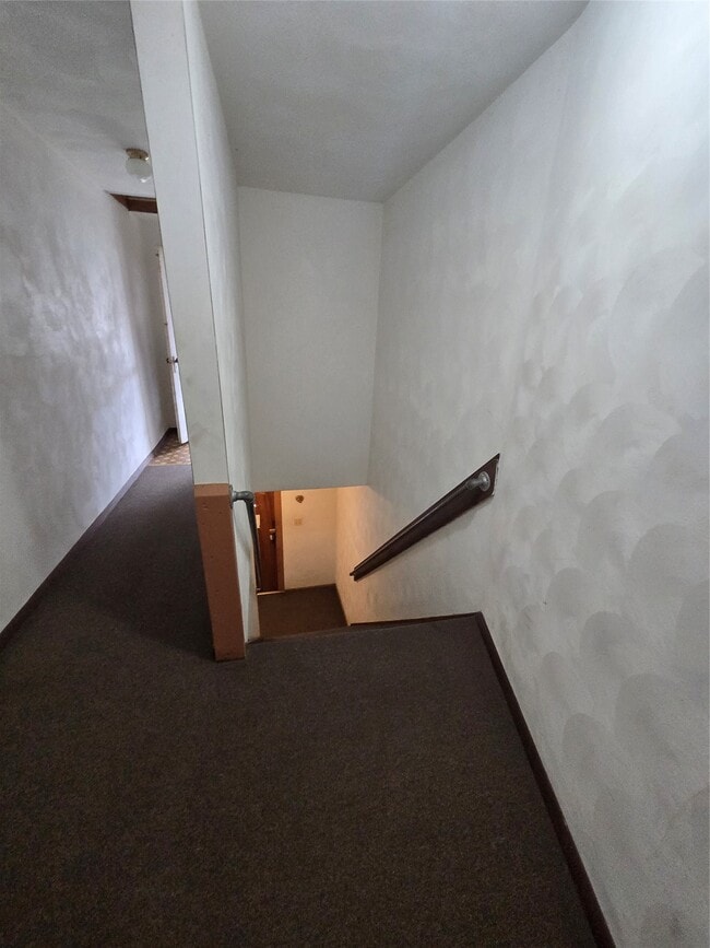 Building Photo - 219 Odell Ave