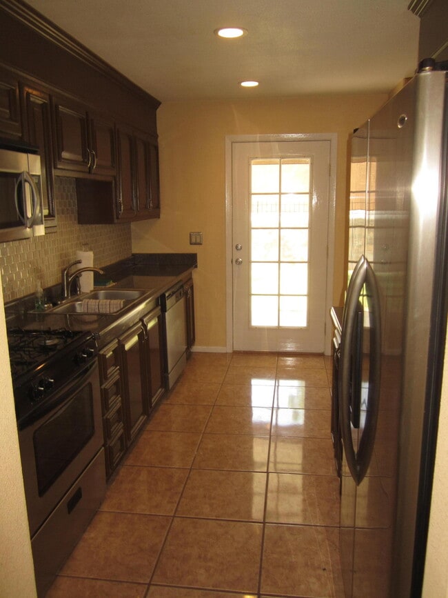 Building Photo - 215 Mulberry Ave