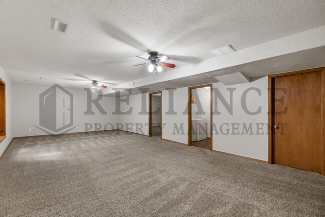 Building Photo - 3826 N Cranberry St