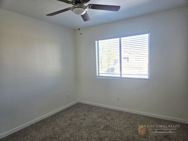 Building Photo - Fully remodeled, spacious 3 bed 2.5 bath, two-story home in Phoenix