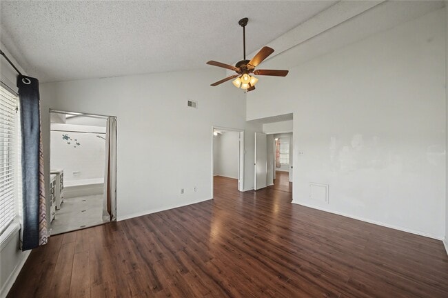 Building Photo - 3206 Sturbridge Ln