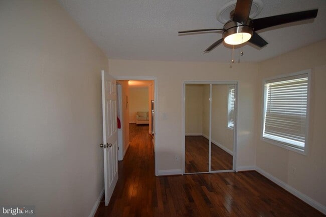 Building Photo - 2241 Farrington Ave