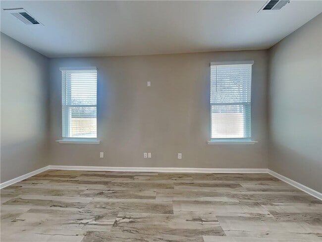 Building Photo - 153 Everett Sq