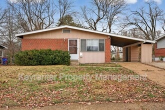 Building Photo - 900 Paddock Dr