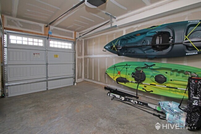 Building Photo - Spacious 4-Bed, 3.5-Bath with Garage!