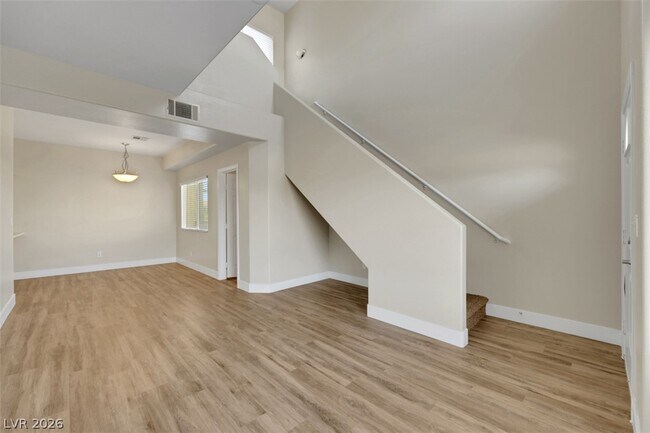 Building Photo - 502 Birdseye St