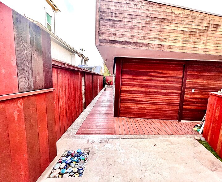 Entry way - 4436 Camero Ave