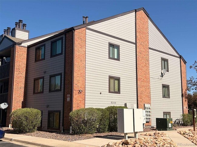 Building Photo - 6350 Oak St