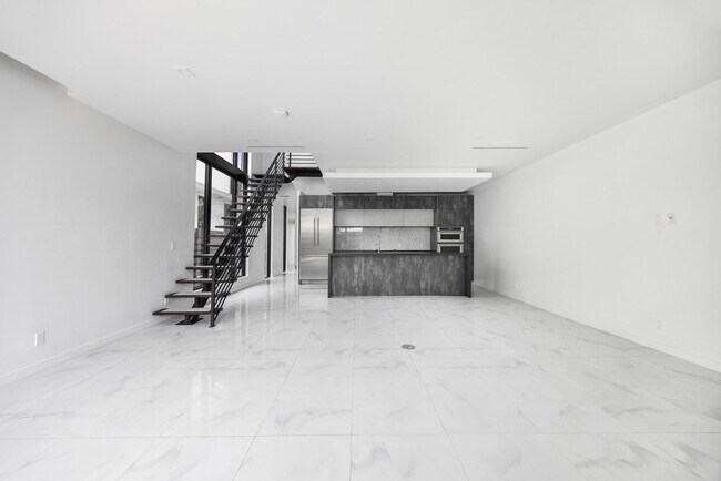 Building Photo - 2516 NE 21st St