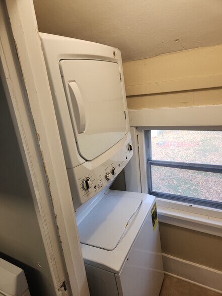 Building Photo - 64 Tryon Park