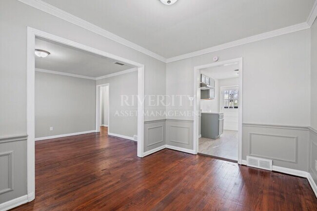 Building Photo - A BERCLAIR BEAUTY!!!