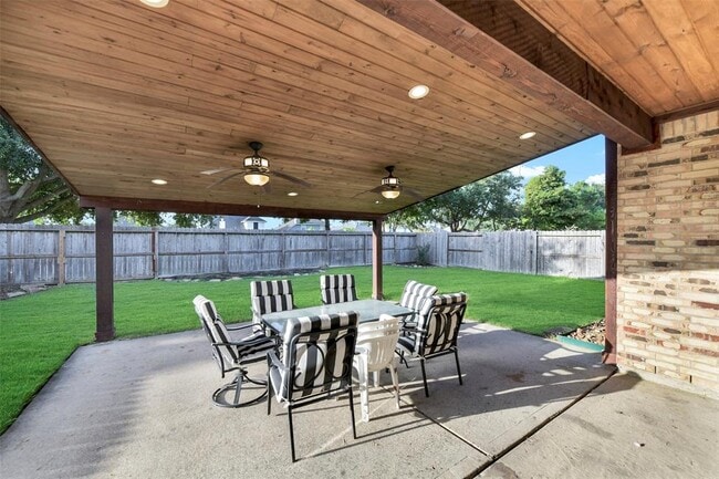 Building Photo - 2510 Pine Brook Dr