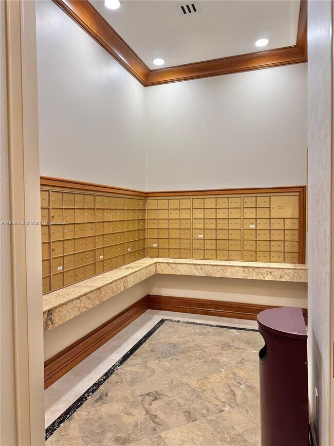 Building Photo - 16500 Collins Ave