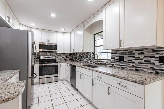 Building Photo - 5846 Deer Hollow Ln E