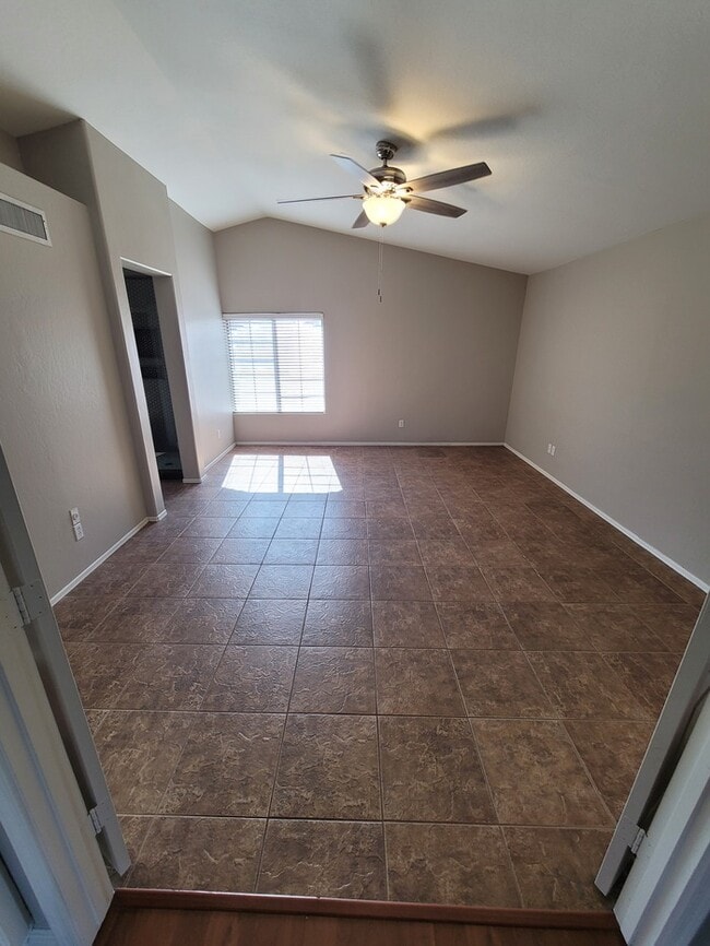 Building Photo - Two story 4/3 for rent in NE Phoenix