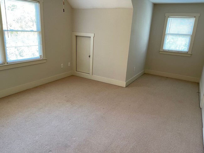 Building Photo - PRE-LEASING FOR AUGUST 2026!