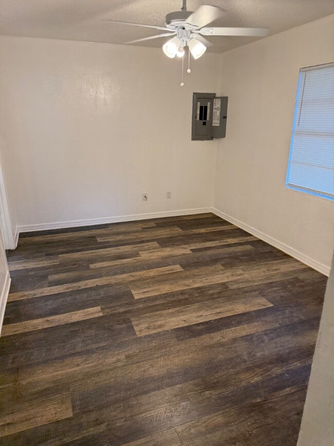 Building Photo - 1583 Sunset Ln