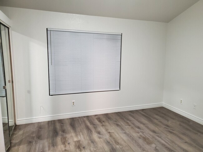 Building Photo - 4601 N 102nd Ave