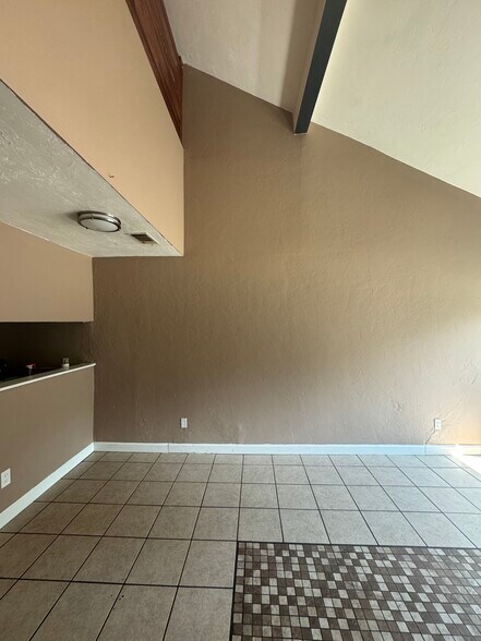 Building Photo - 1860 Nekoma Ct