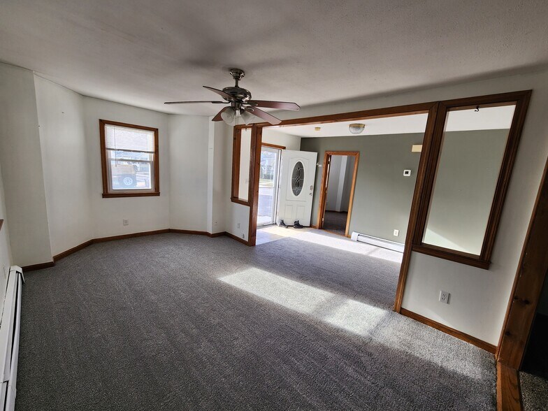Building Photo - 31 Elm St