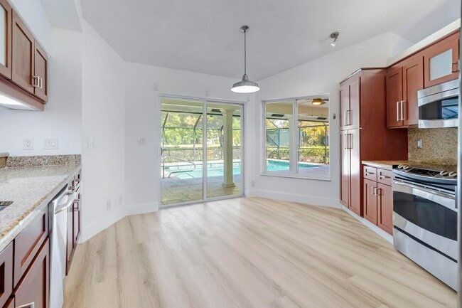 Building Photo - 10129 Canoe Brook Cir