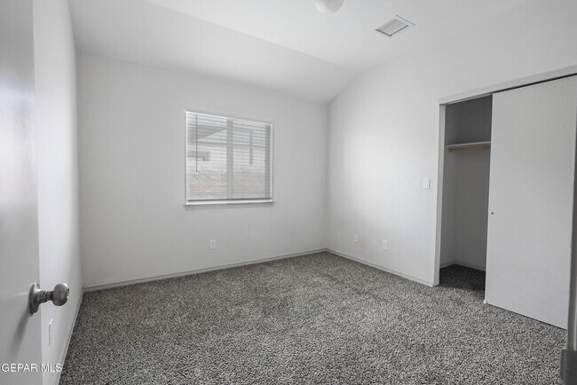 Building Photo - 461 Villa Ysleta